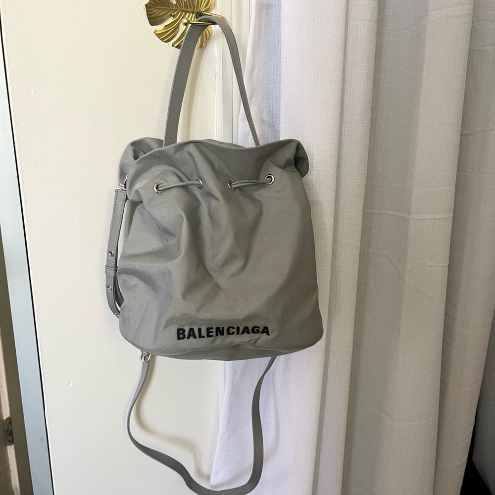 BALENCIAGA BUCKET BAG